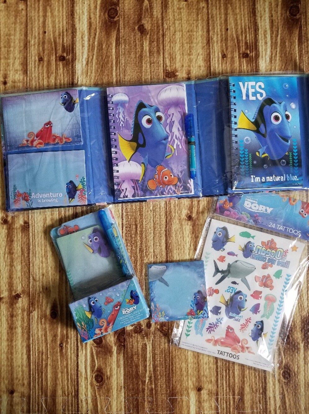 NWT Disney Pixar Finding Dory Stationery and Notebook Set